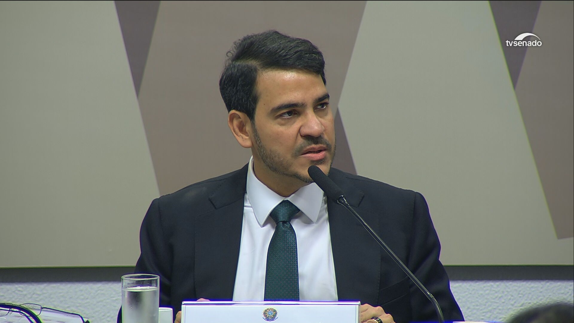 Jorge Messias defende papel do STF e alerta contra ativismo judicial excessivo