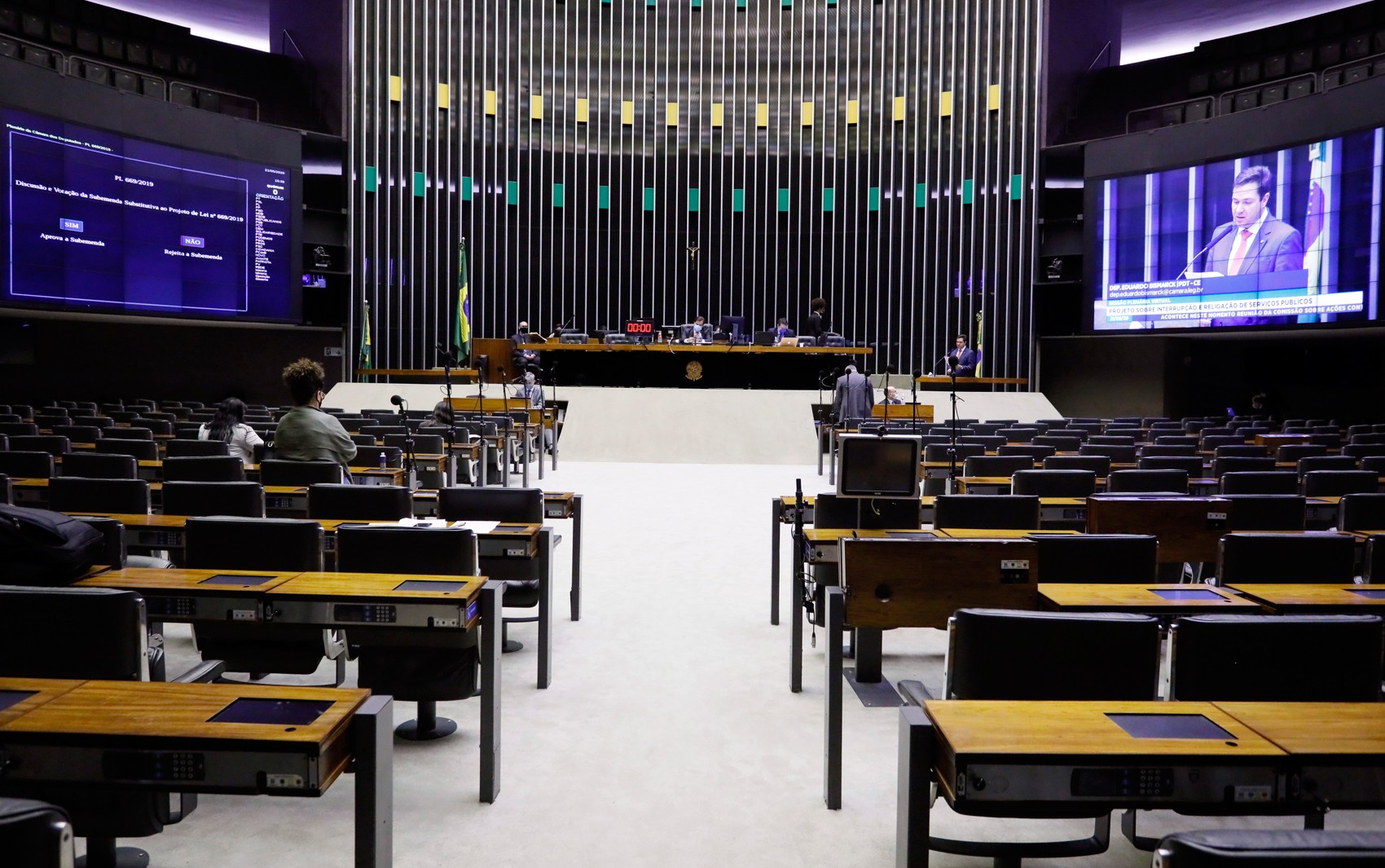 Copa do Mundo e festas de São João devem frear votações no Congresso em junho e julho