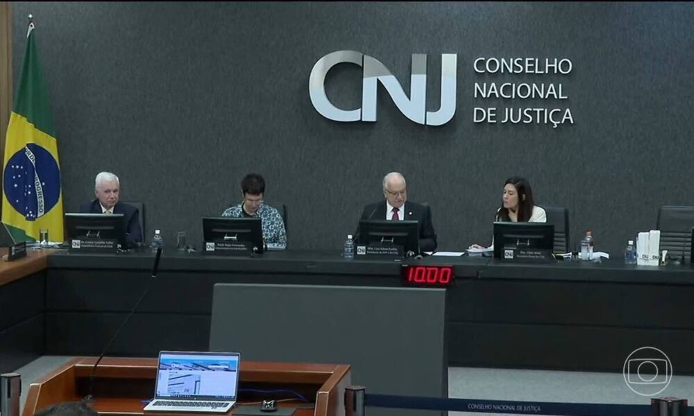 Fachin cria grupo de trabalho para revisar penduricalhos pagos a magistrados e garantir transparência