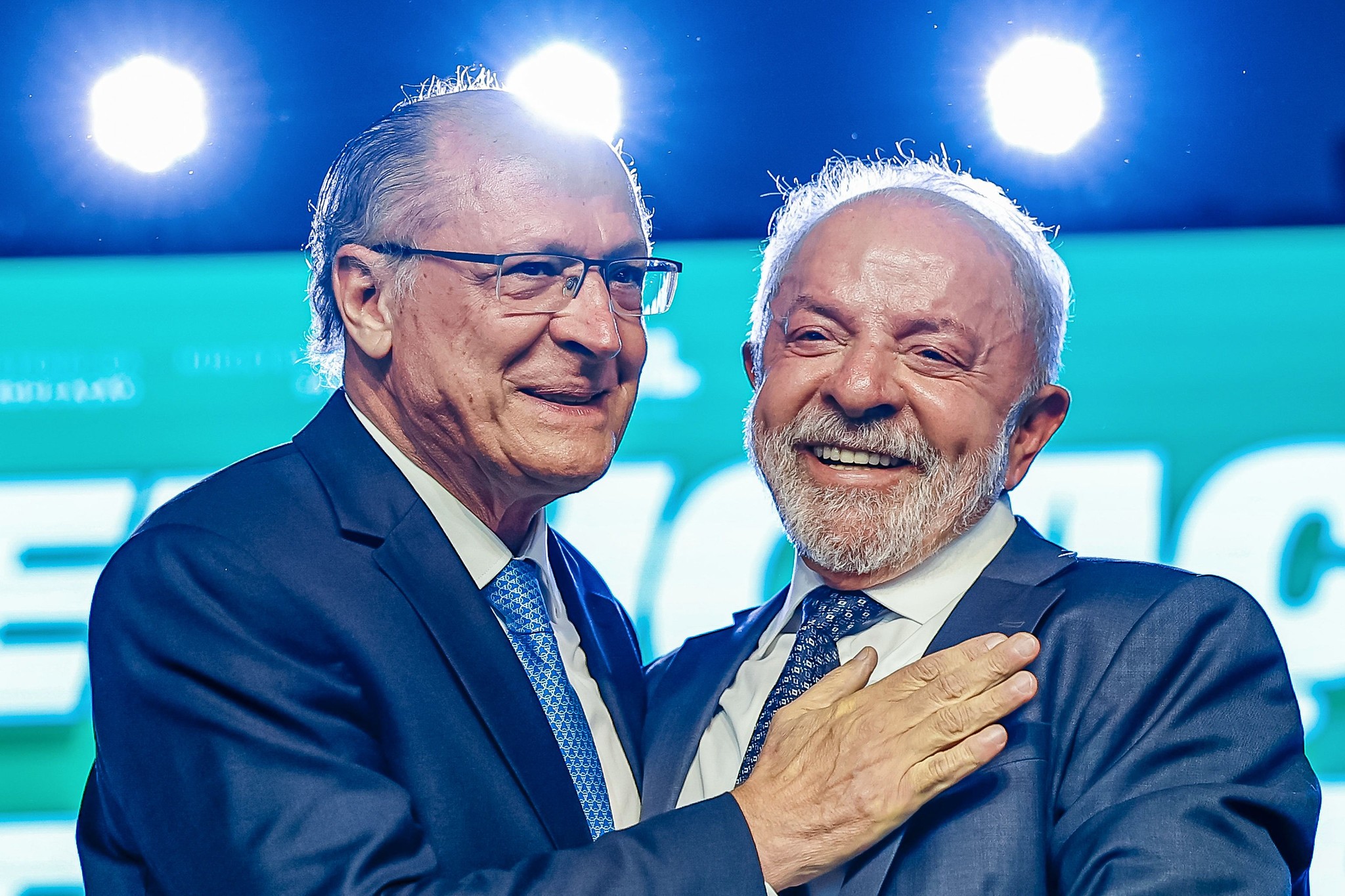 Presidenciáveis intensificam negociações para escolha de vice visando ampliar apoio e garantir tempo de TV - negociação de vice presidencial 2026