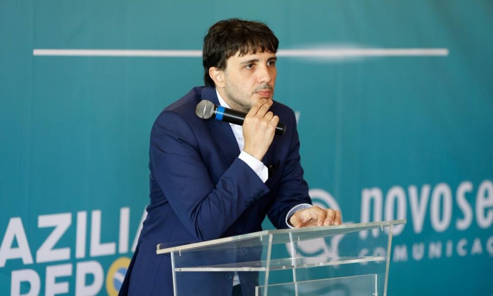 Renan Santos avalia candidatura de Flávio Bolsonaro como inviável para presidência em 2026