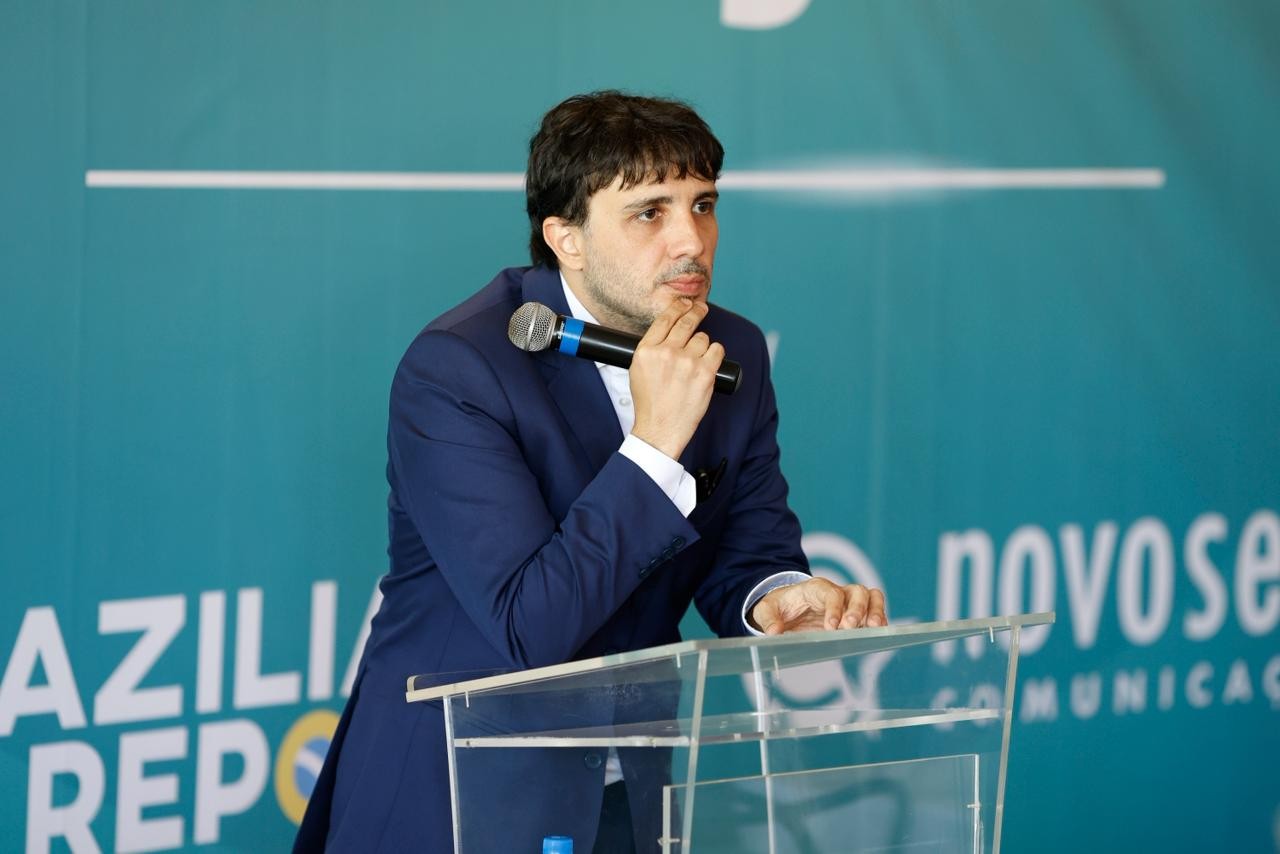 Renan Santos avalia candidatura de Flávio Bolsonaro como inviável para presidência em 2026