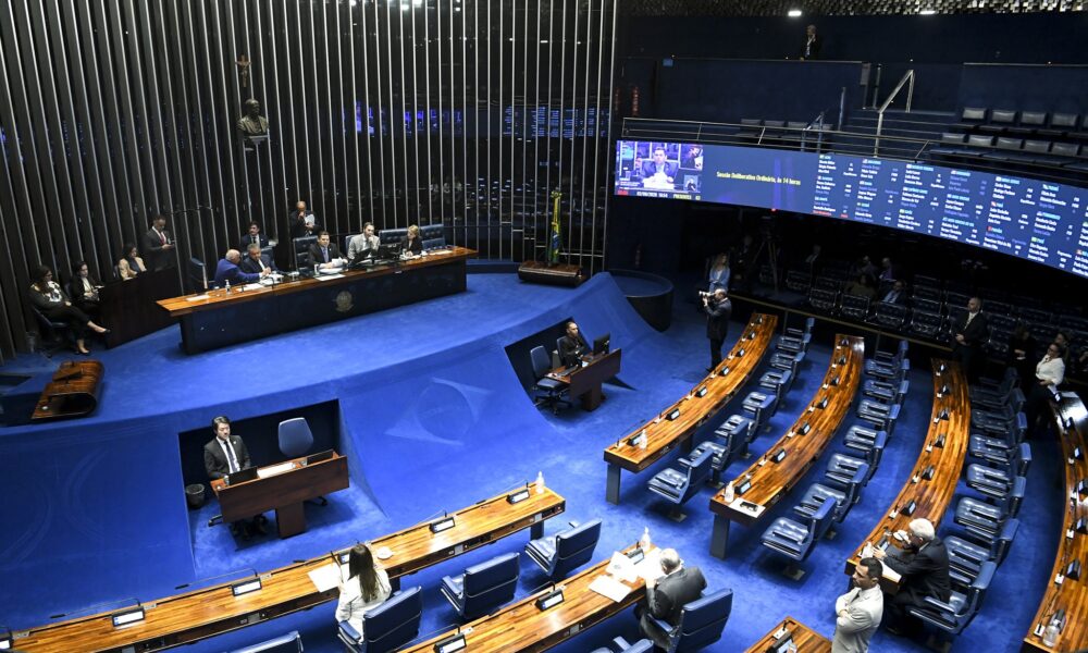 Senado avalia tramitação da PEC do fim da escala 6x1 e acende alerta entre governistas
