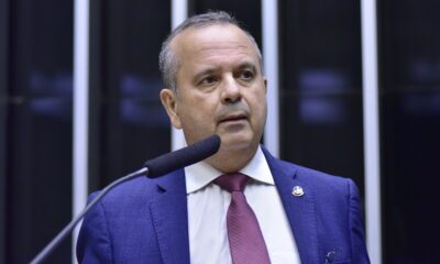 Campanha de Flávio Bolsonaro solicita ao TSE investigação sobre perfis falsos que atacam pré-candidato - perfis falsos nas redes sociais