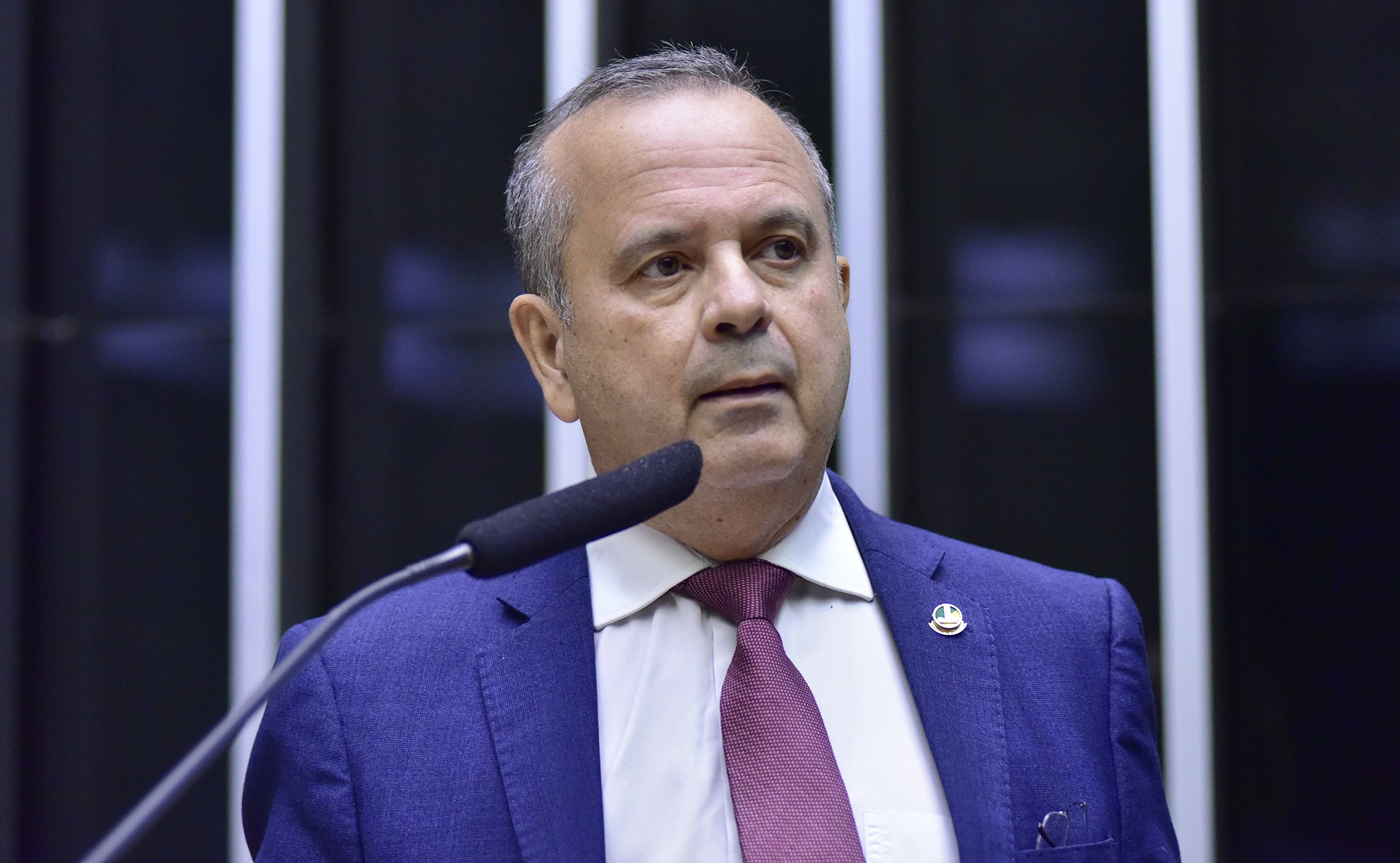 Campanha de Flávio Bolsonaro solicita ao TSE investigação sobre perfis falsos que atacam pré-candidato - perfis falsos nas redes sociais
