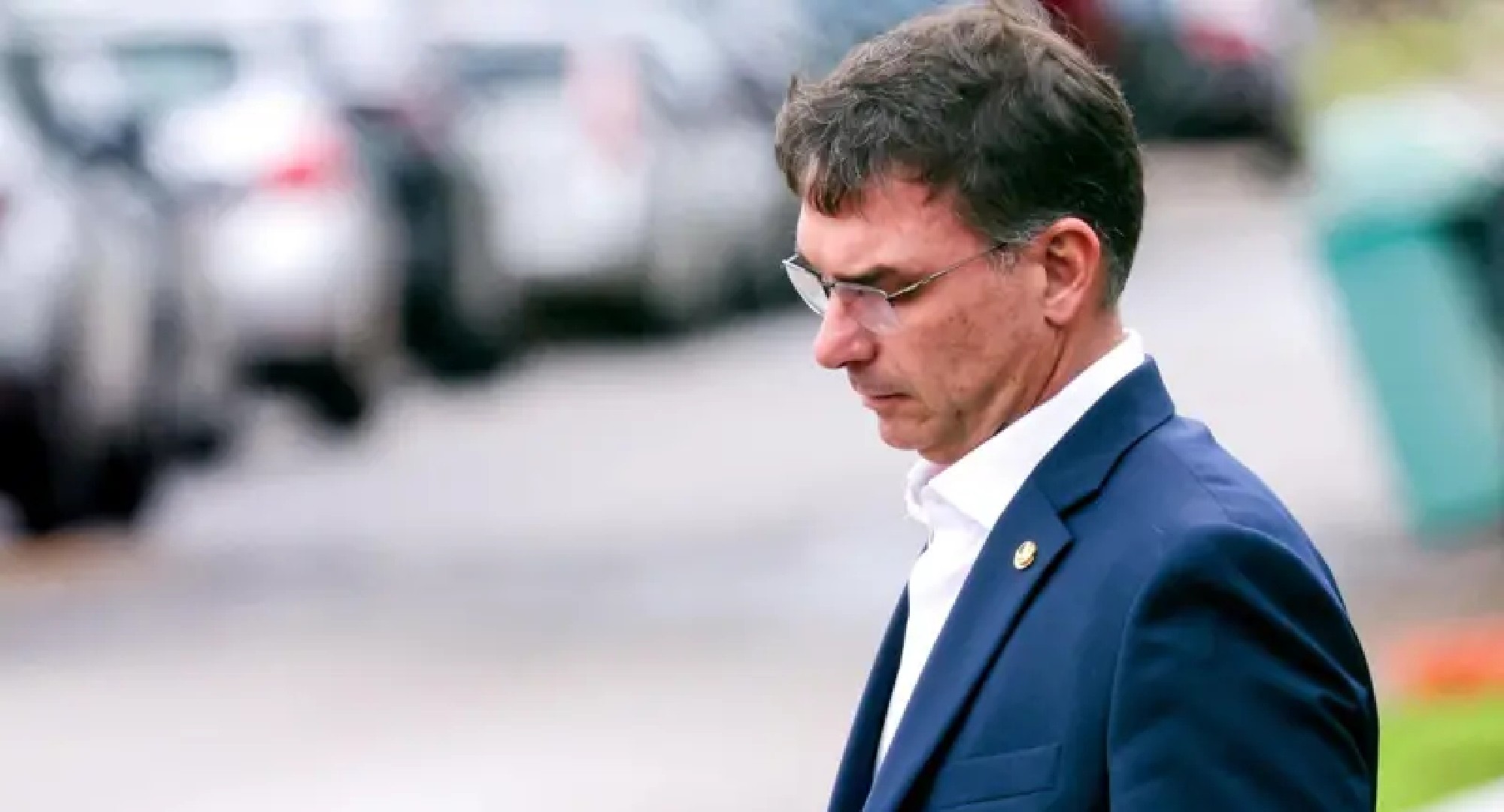 Decisão de Alexandre de Moraes suspende visitas de Flávio Bolsonaro a Jair Bolsonaro até após 1º turno das eleições