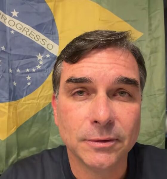 Flávio Bolsonaro acusa ministro Moraes de buscar pretexto para retirar pai da prisão domiciliar