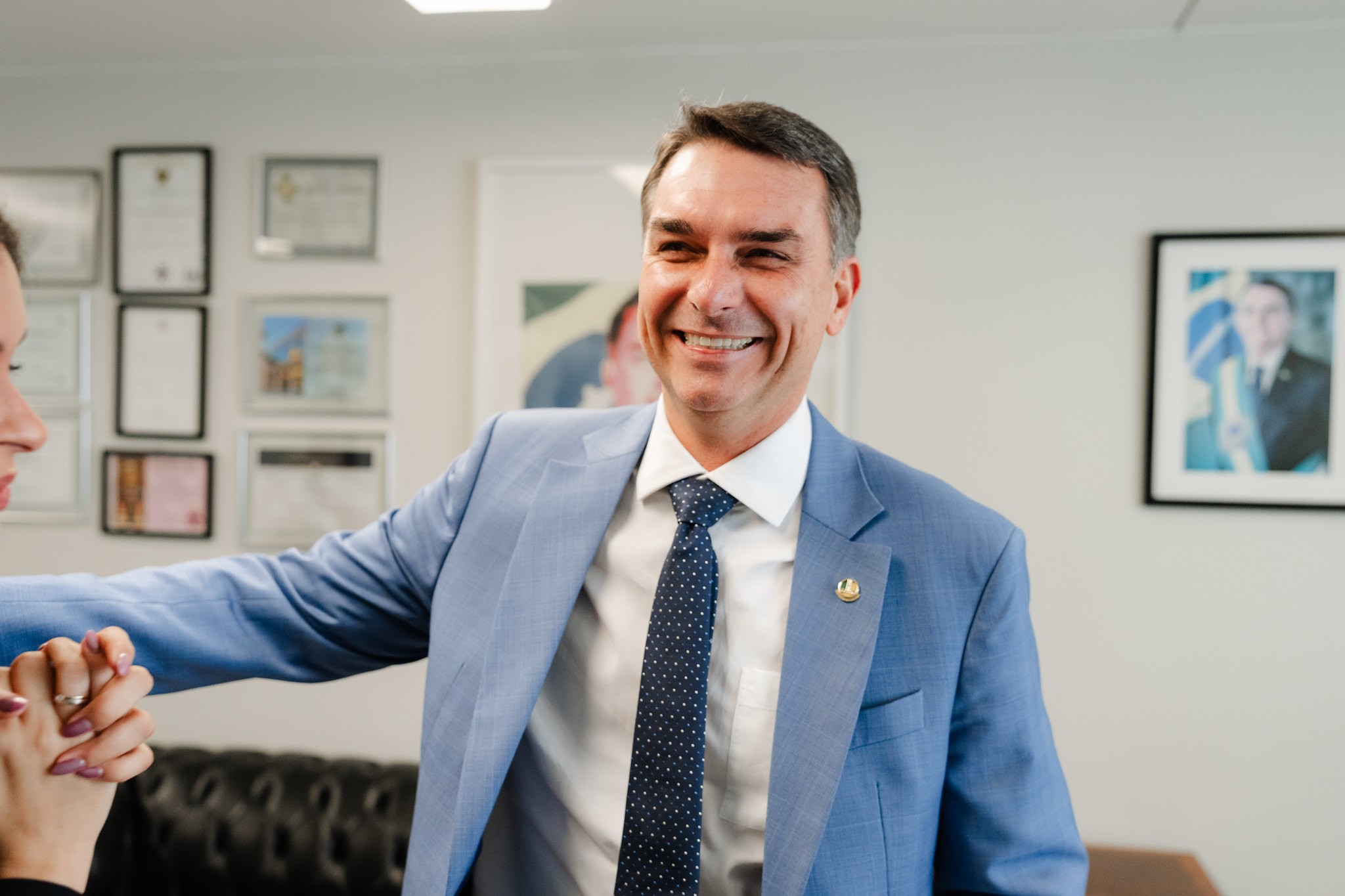 Flávio Bolsonaro confirma candidatura à Presidência e busca ampliar base política para 2026 - Flávio Bolsonaro candidato à Presidência