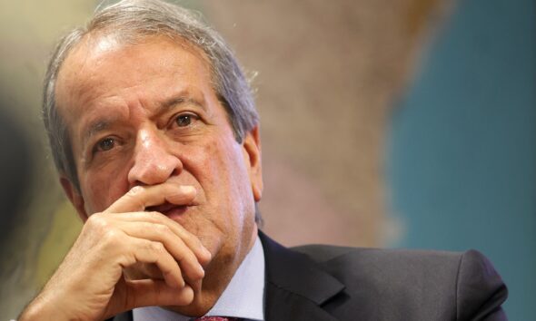 Flávio Bolsonaro defende Valdemar Costa Neto após bloqueio de R$ 119 milhões pelo STF