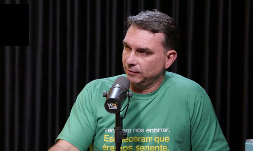 Flávio Bolsonaro nega relação com Michelle e comenta crise familiar em meio à pré-campanha presidencial