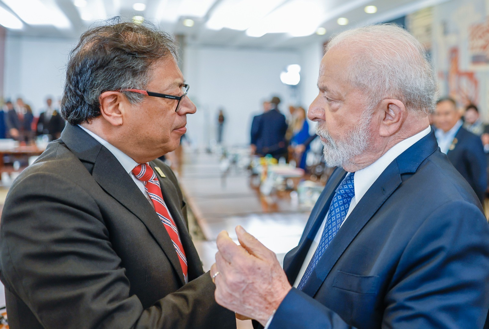 Gustavo Petro garante transição pacífica após crise eleitoral na Colômbia em conversa com Lula - transição pacífica na Colômbia