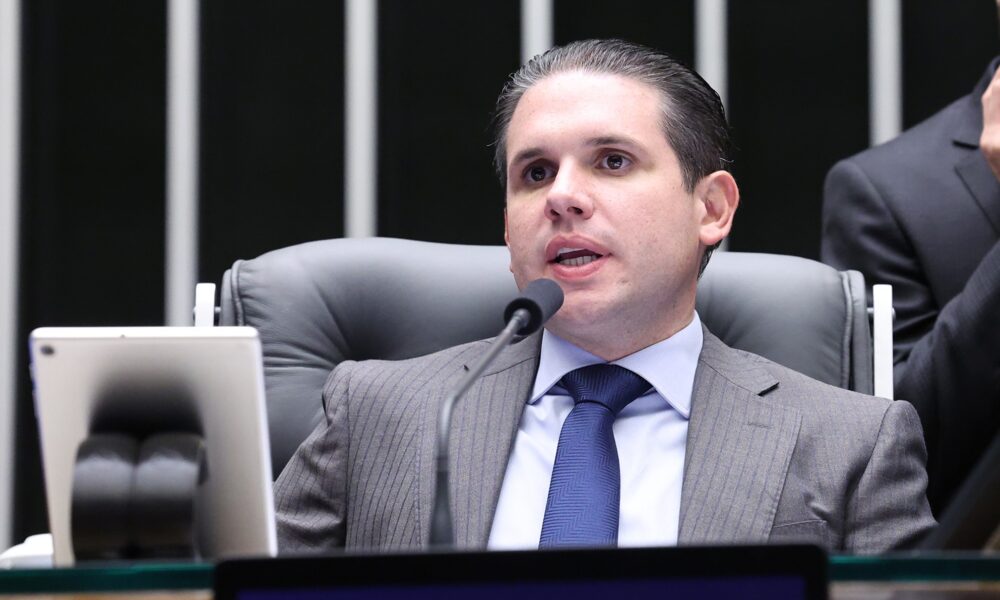 Hugo Motta defende uso da Lei da Reciprocidade contra tarifas dos EUA ao Brasil - tarifas dos EUA contra Brasil