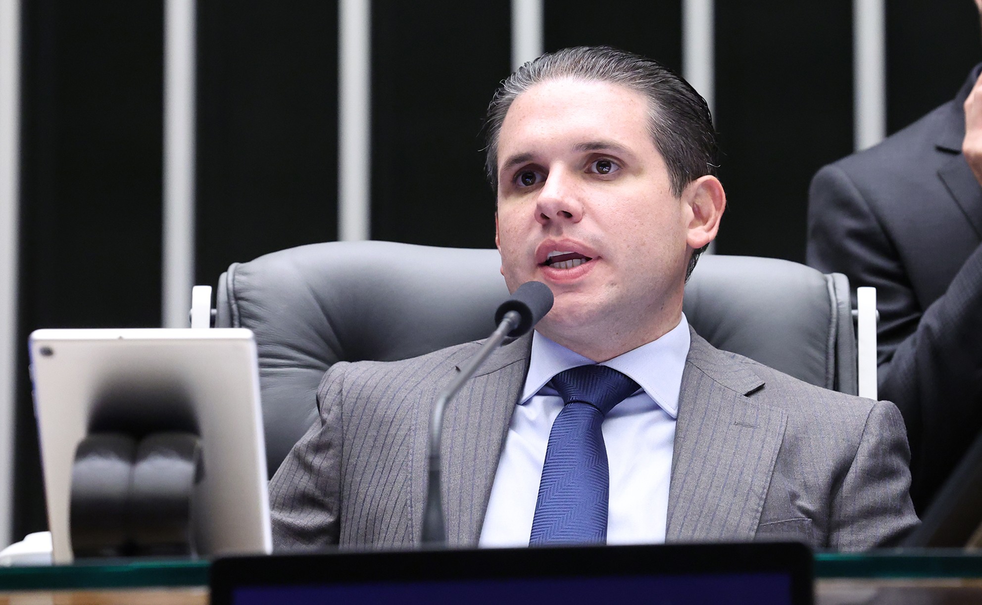 Hugo Motta defende uso da Lei da Reciprocidade contra tarifas dos EUA ao Brasil - tarifas dos EUA contra Brasil