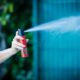 Lei autoriza venda de spray de pimenta para mulheres em todo o Brasil com regras específicas