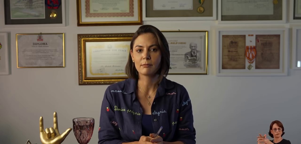 Michelle Bolsonaro reverte queda e supera Flávio Bolsonaro em engajamento nas redes sociais - Michelle Bolsonaro redes sociais
