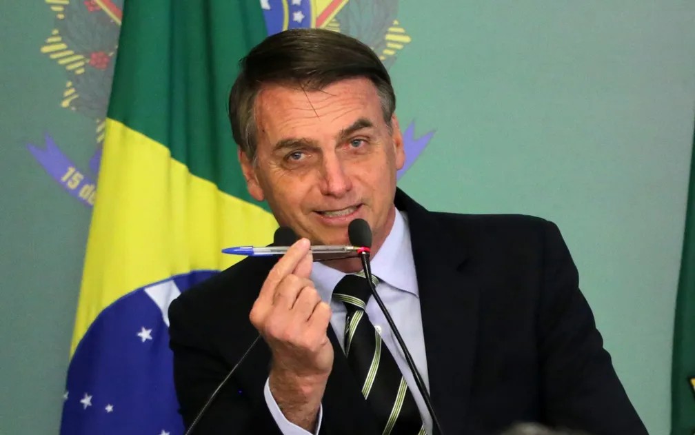 Ministro Alexandre de Moraes determina entrega de 8 armas de Jair Bolsonaro à Polícia Federal
