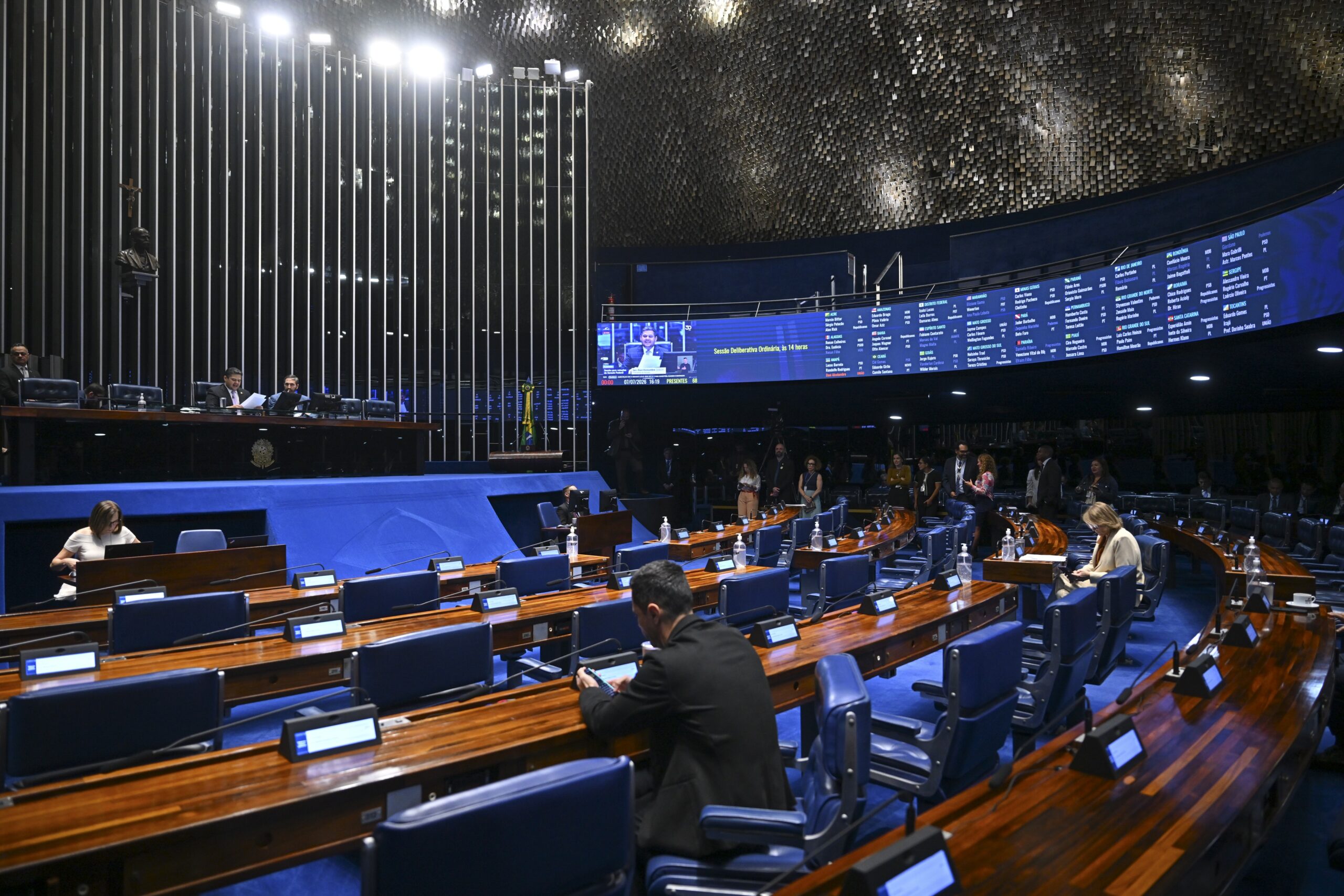 Senado aprova endurecimento das penas para violência sexual digital contra crianças e adolescentes
