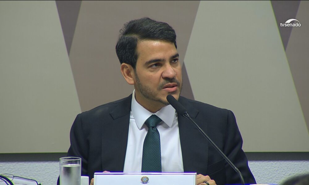 Jorge Messias defende papel do STF e alerta contra ativismo judicial excessivo