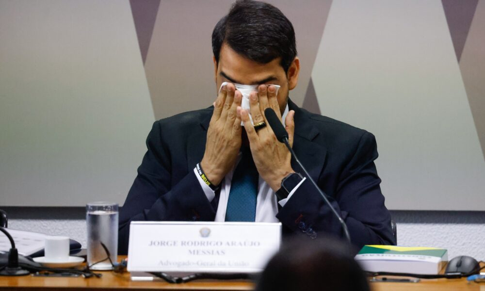 Jorge Messias se emociona durante sabatina no Senado para vaga no STF - Jorge Messias sabatina STF