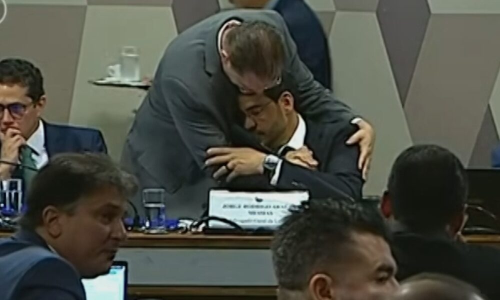 Líder do PL explica abraço a Jorge Messias em sabatina e reafirma voto contra indicação ao STF - indicação Jorge Messias STF