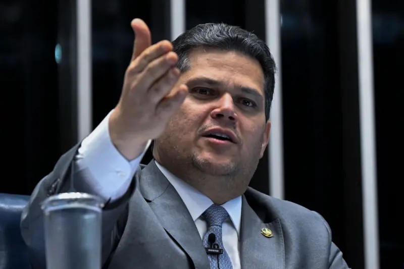 Rejeição de Jorge Messias ao STF marca derrota histórica para governo Lula e fortalece Davi Alcolumbre