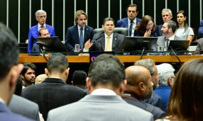Assessor é exonerado após invadir programa ao vivo e pedir reeleição de Lula - exoneração de assessor após invasão ao vivo