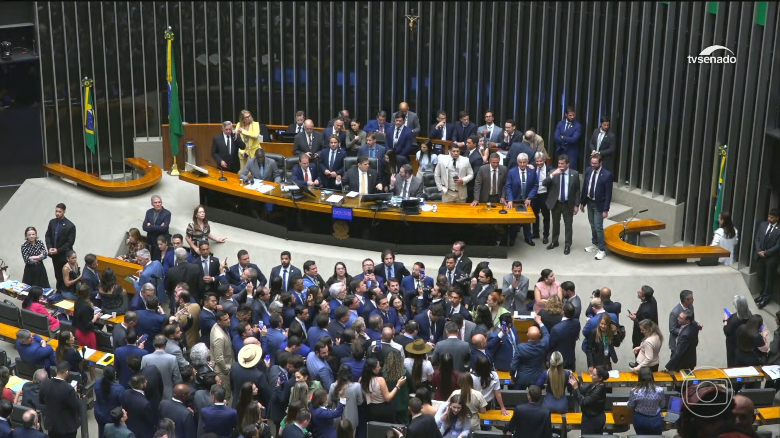 Congresso libera doações públicas a municípios durante período eleitoral e derruba veto de Lula - doações públicas período eleitoral