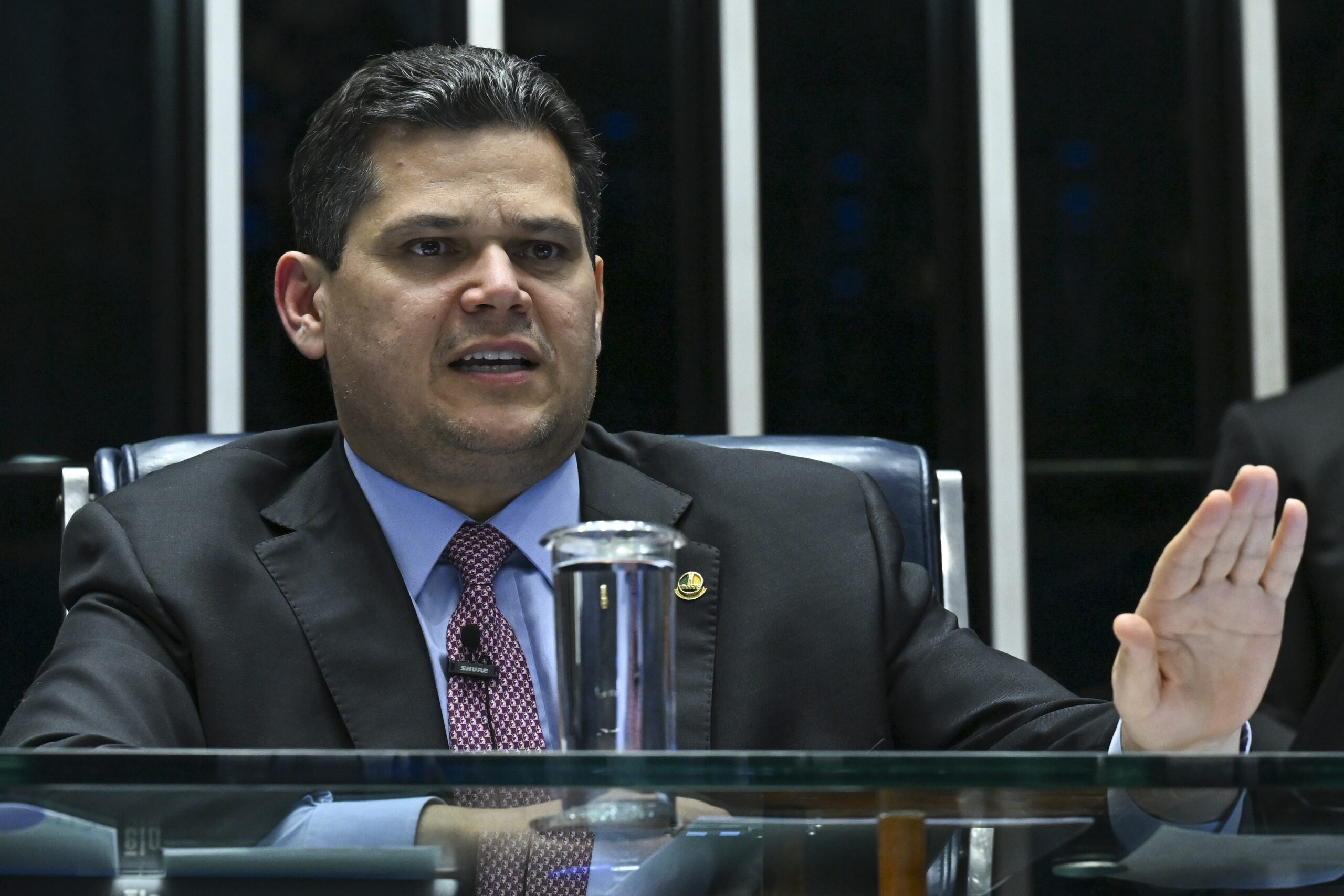 Davi Alcolumbre promulga Lei da Dosimetria após derrubada do veto de Lula