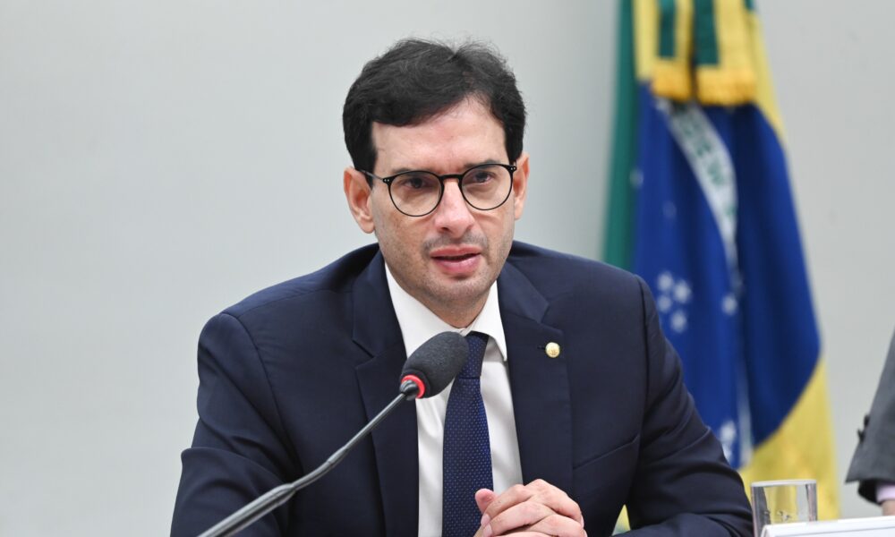 Fim da escala 6x1: comissão da Câmara prevê votação da PEC para 26 de maio