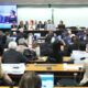 Fim da escala 6x1: PEC prevê redução da jornada para 40 horas e gera debate na Câmara