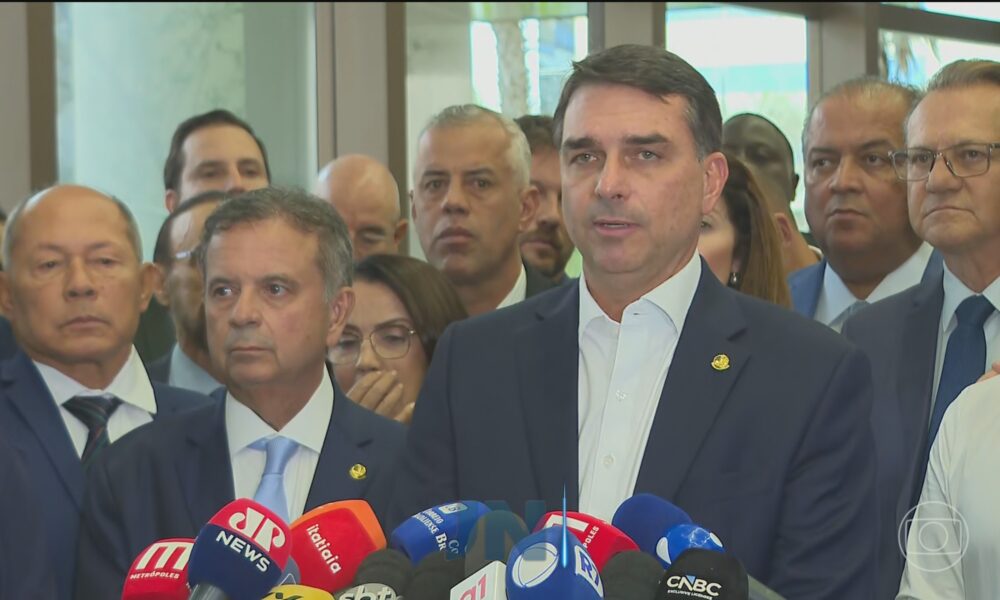 Flávio Bolsonaro enfrenta crise política e pode se tornar candidato inviável, dizem aliados - Flávio Bolsonaro candidato inviável