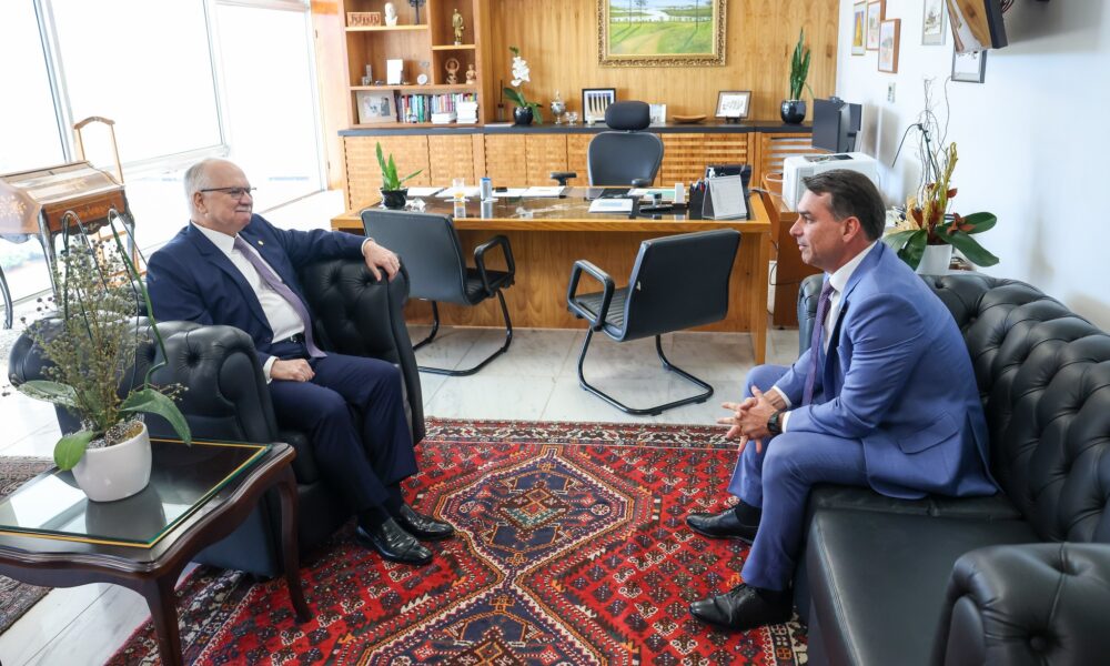 Flávio Bolsonaro se reúne com Fachin no STF e critica decisão de Alexandre de Moraes sobre Lei da Dosimetria - Flávio Bolsonaro STF
