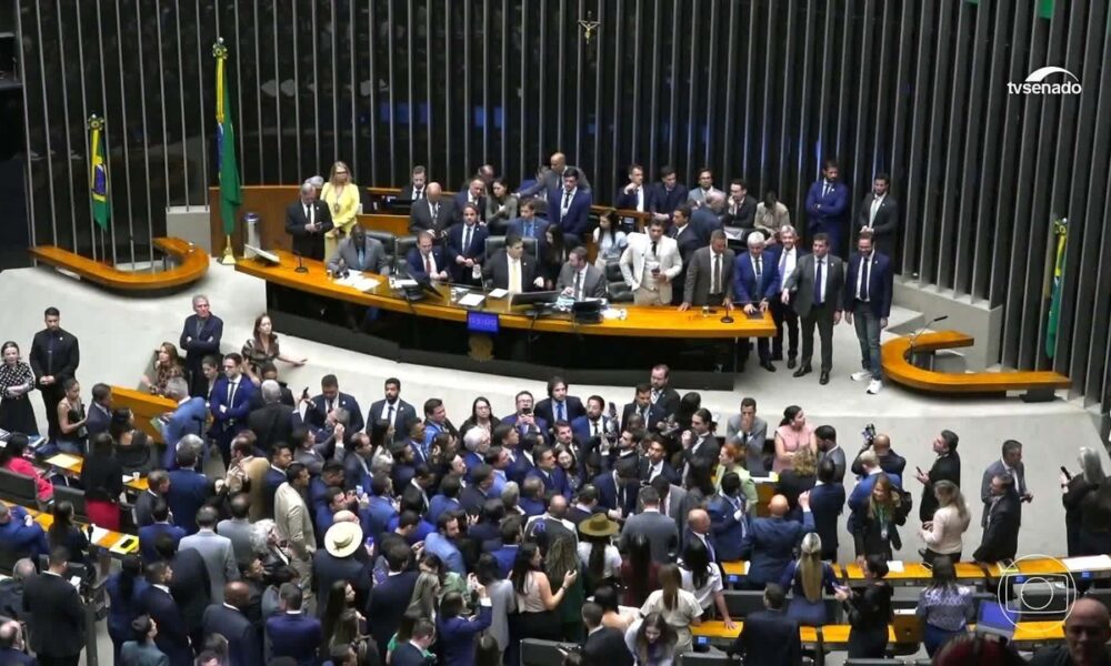 Lei da Dosimetria entra em vigor e prevê redução de penas para condenados por ataques golpistas, mas revisão depende do STF