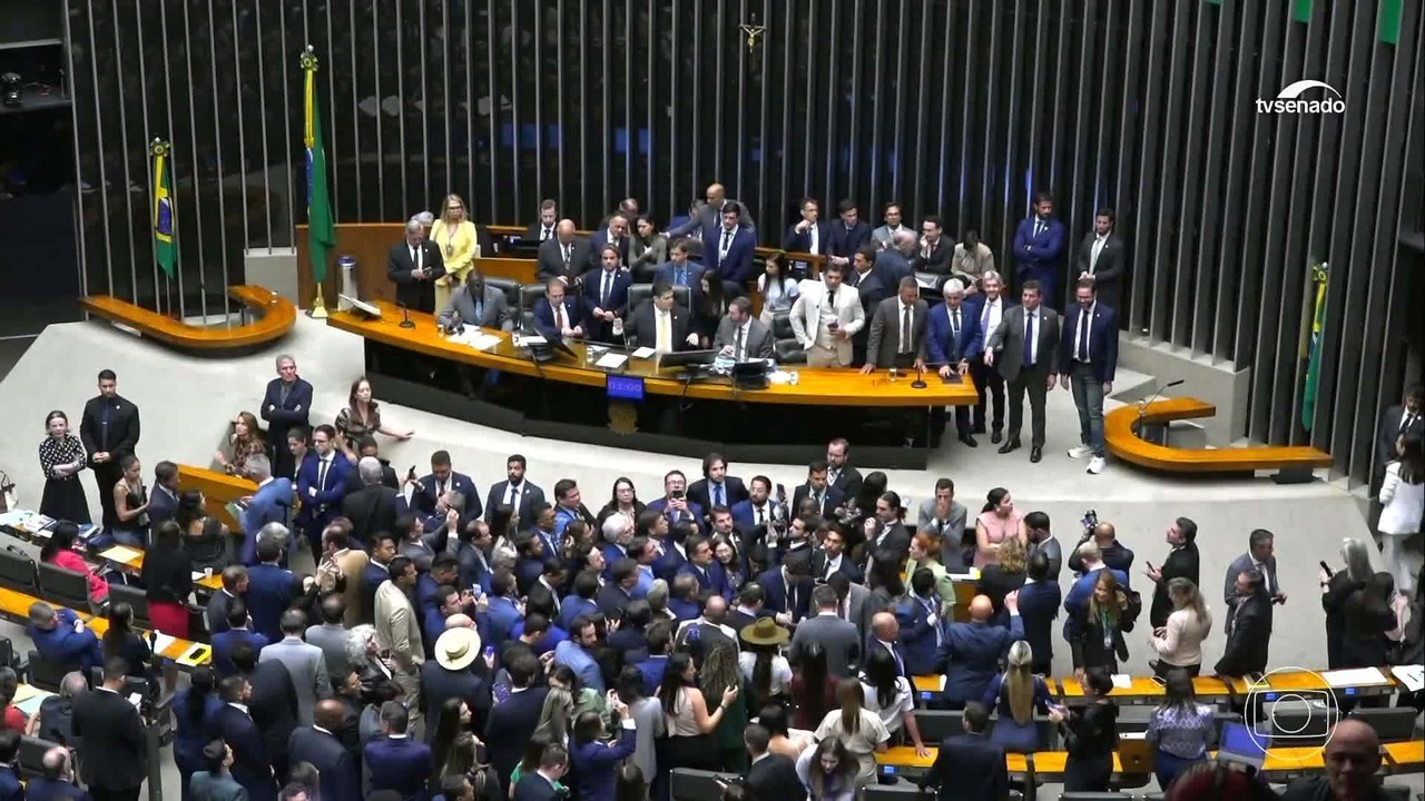 Lei da Dosimetria entra em vigor e prevê redução de penas para condenados por ataques golpistas, mas revisão depende do STF