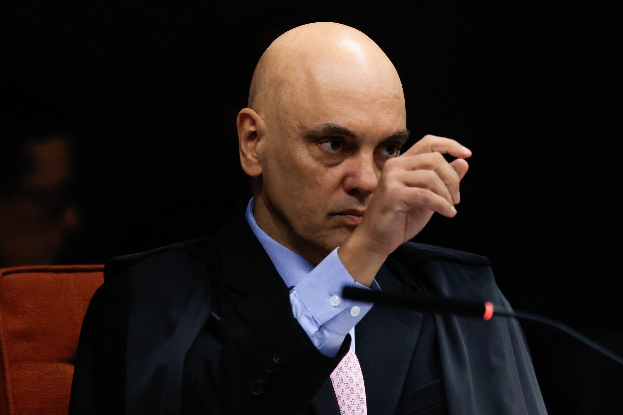 Moraes suspende aplicação da Lei da Dosimetria e impacta reduções de pena do 8 de janeiro