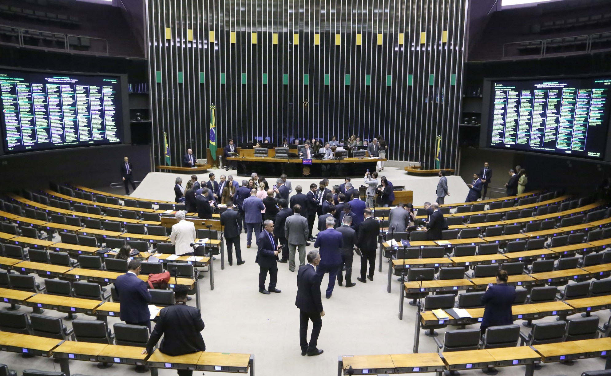 Pesquisa Quaest revela que 52% rejeitam redução de penas dos envolvidos no 8 de janeiro - redução de penas 8 de janeiro