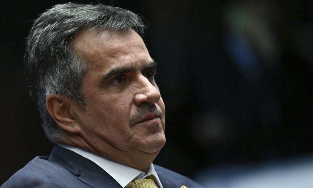 PP adia apoio oficial a Tarcísio de Freitas após operação da PF atingir Ciro Nogueira - PP adia apoio a Tarcísio de Freitas