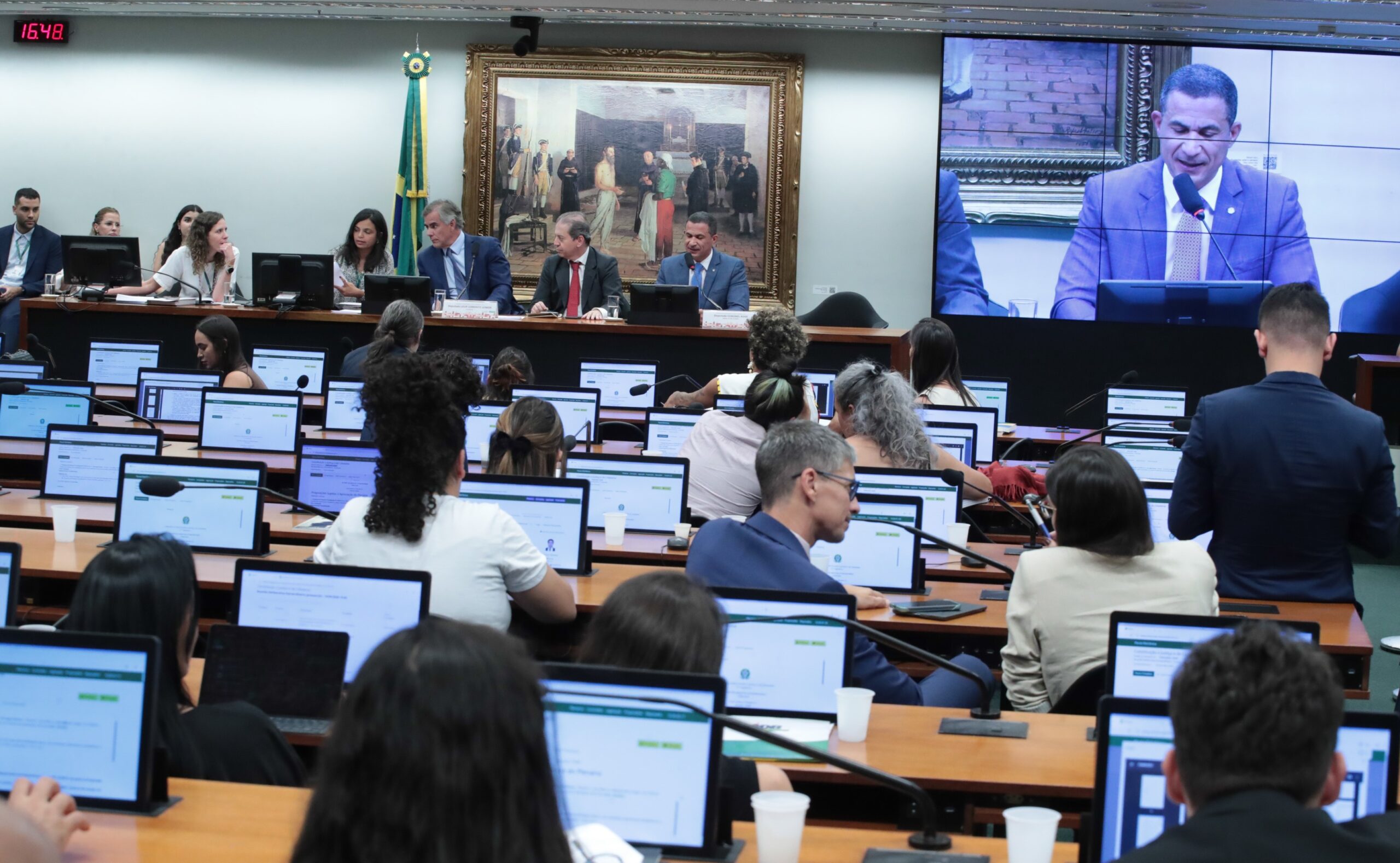 Redução da maioridade penal volta ao debate político em meio a escândalo do caso Master