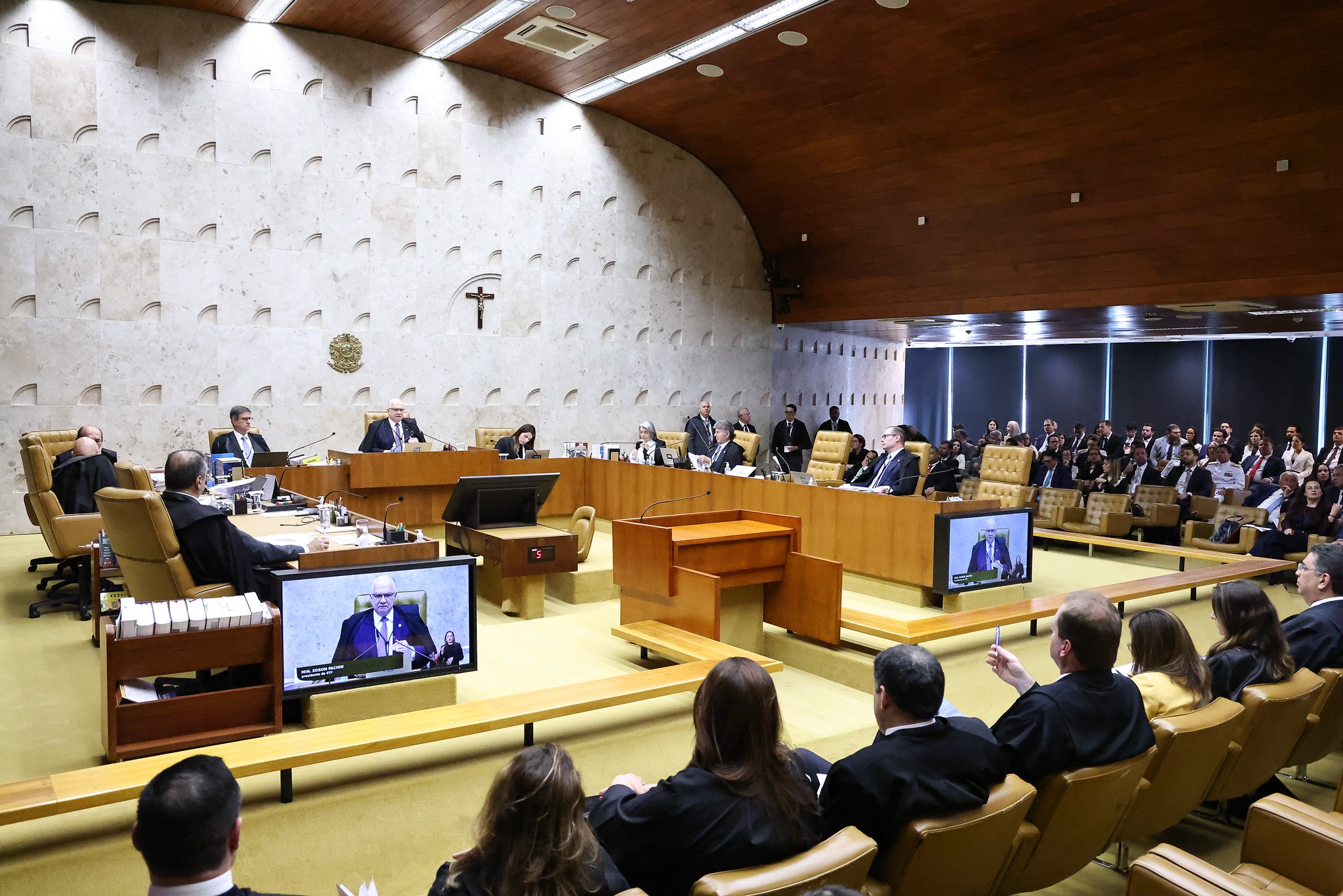 STF reforça proibição de penduricalhos e impede mudanças estruturais para burlar teto salarial - STF proíbe penduricalhos